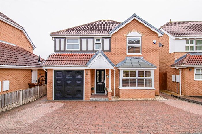 4 Bedroom Detached House For Sale In Millcroft, Lofthouse, Wakefield, WF3