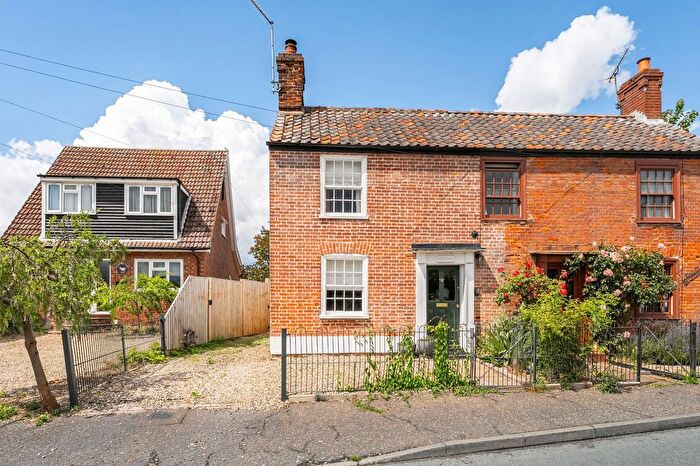 2 Bedroom Semi Detached House For Sale In Station Road, Foulsham, NR20