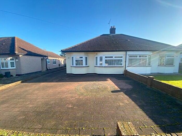 3 Bedroom Semi-Detached Bungalow To Rent In Hornbeam Avenue, Upminster, RM14