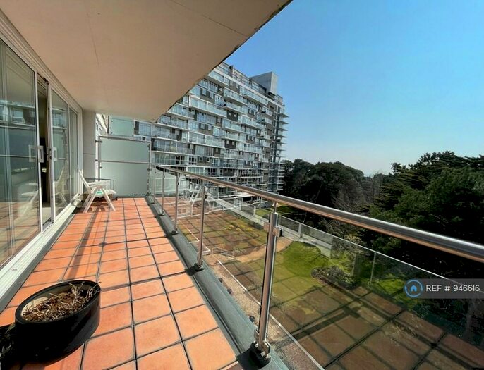 3 Bedroom Flat To Rent In West Cliff Road, Bournemouth, BH2