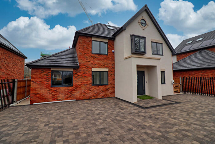 4 Bedroom Detached House For Sale In Garland Way, Hornchurch, RM11