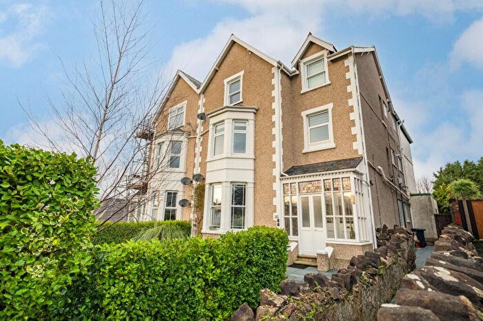 3 Bedroom Flat For Sale In York Road, Deganwy, LL31