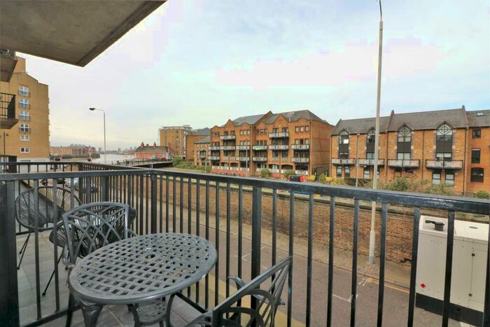 2 Bedroom Apartment To Rent In Lockview Court, Narrow Street, E14