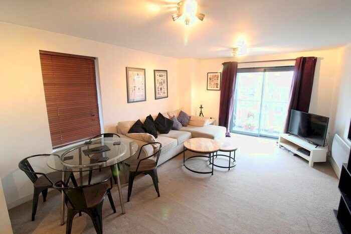 2 Bedroom Flat To Rent In Bouverie Court, Leeds, West Yorkshire, Uk, LS9