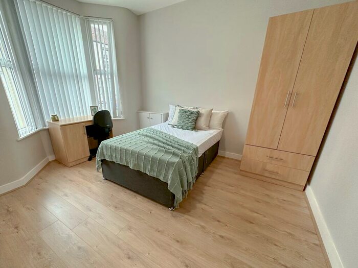 5 Bedroom Terraced House To Rent In Romer Road, L6