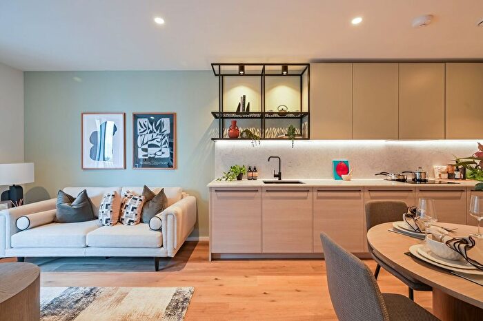 2 Bedroom Flat For Sale In Heron Wharf, Tower Hamlets, E14