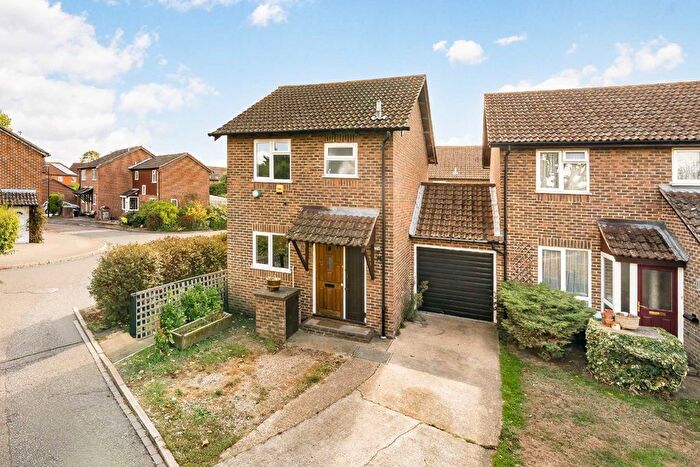 3 Bedroom Detached House For Sale In Stevens Close, Hampton, TW12