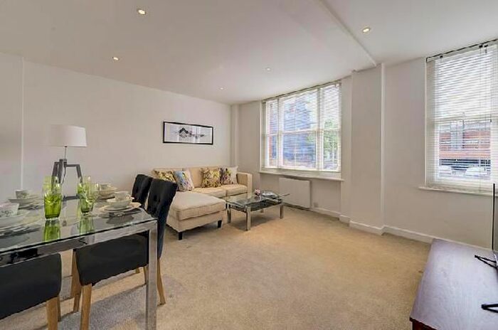 2 Bedroom Flat To Rent In Hill Street, Mayfair, London, W1J