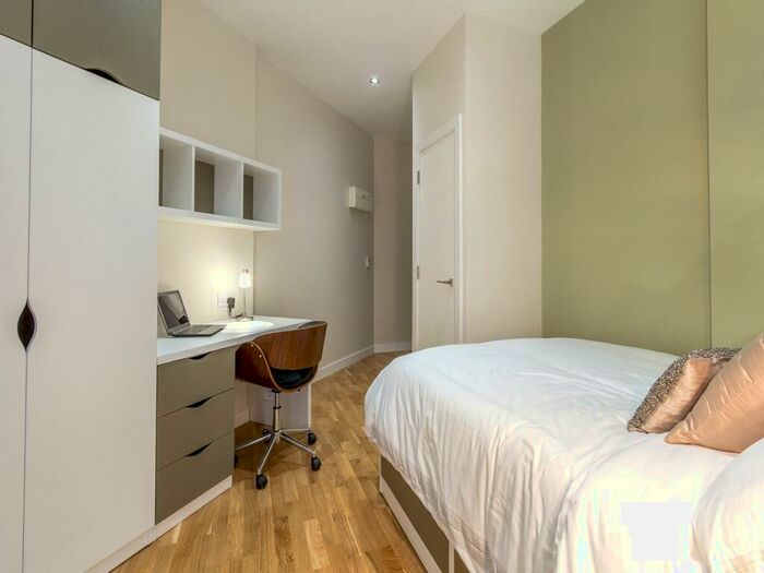 Apartment To Rent In Apt, Q Two Residence #, LS1
