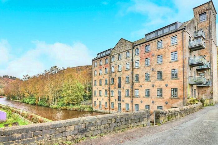 2 Bedroom Apartment For Sale In Woodhouse Road, Todmorden, West Yorkshire, OL14