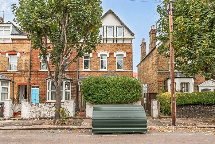 2 Bedroom Maisonette For Sale In Grove Park Road, London, N15