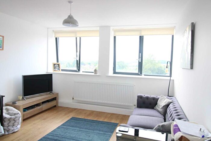 1 Bedroom Flat To Rent In Orchard House, Potters Bar, EN6