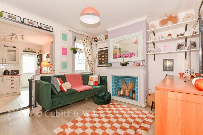 3 Bedroom Terraced House For Sale In New Street, Horsham, West Sussex, RH13