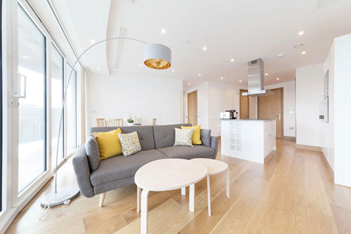 2 Bedroom Flat To Rent In Arena Tower, Canary Wharf, London, E14