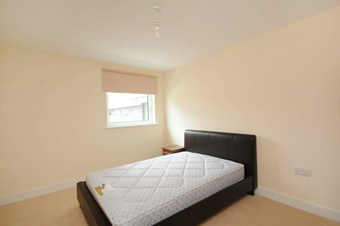 2 Bedroom Flat For Sale In Drift Court, Docklands, London, E16