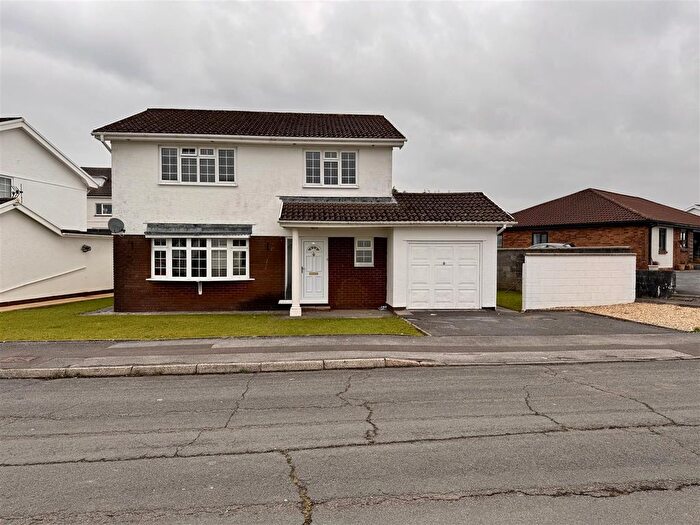 4 Bedroom Detached House For Sale In Llwyn Y Bryn, Ammanford, SA18