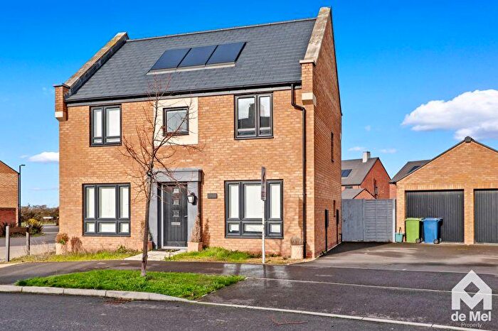 4 Bedroom Detached House For Sale In Sapphire Road, Bishops Cleeve, Cheltenham, GL52