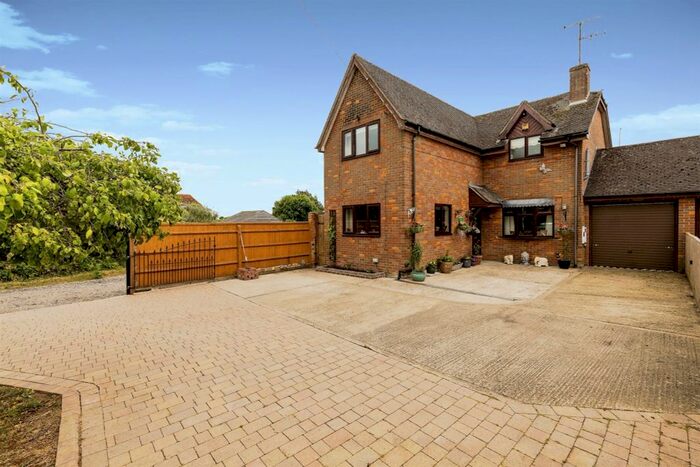 3 Bedroom Link Detached House For Sale In Green End, Granborough, Buckingham, MK18