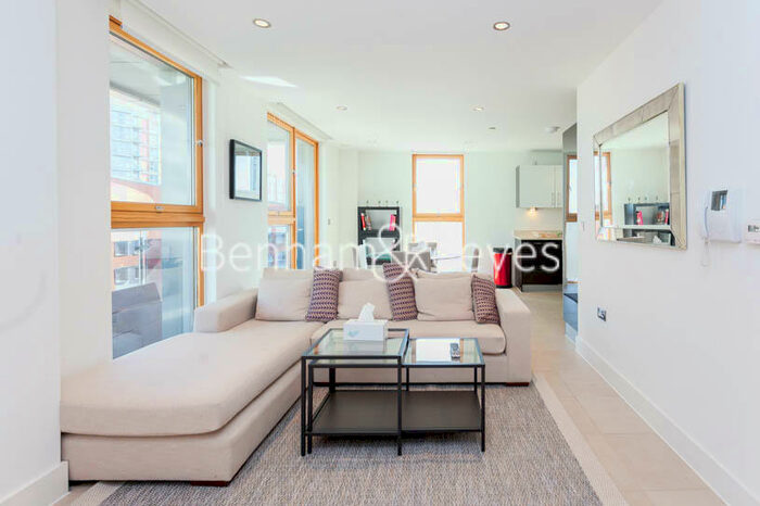 3 Bedroom Apartment To Rent In Province Square, London, E14