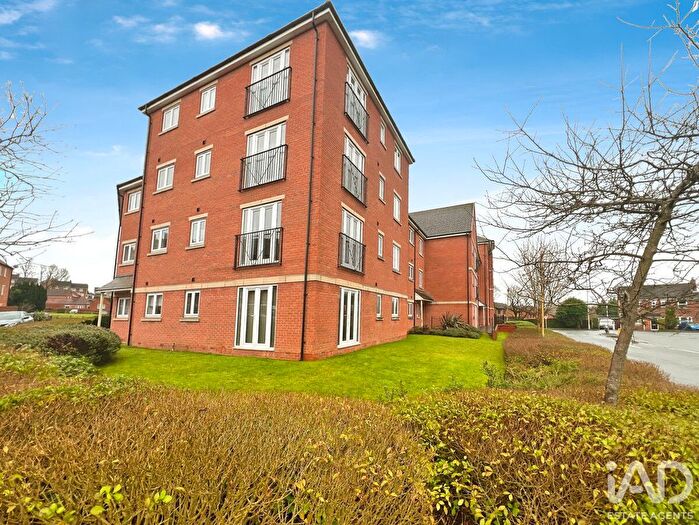 2 Bedroom Flat For Sale In Marshall Crescent, Stourbridge, DY8