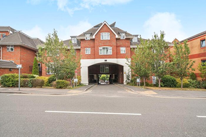2 Bedroom Flat For Sale In Croydon Road, Caterham, CR3