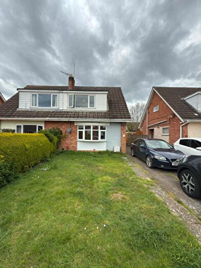 3 Bedroom Semi-Detached House To Rent In Oakleigh Close, Raunds, NN9