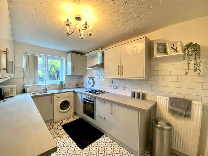 4 Bedroom House To Rent In Jinnah Close, Birmingham, B12