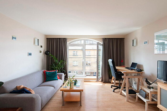 1 Bedroom Flat For Sale In Cold Harbour, London, E14
