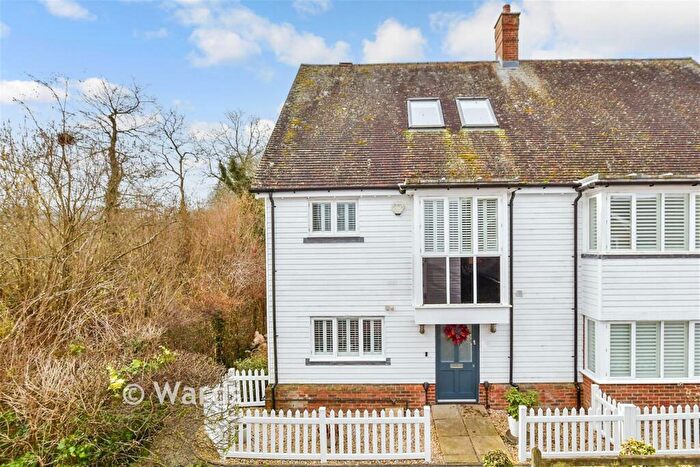5 Bedroom Semi Detached House For Sale In Shoesmith Lane, Kings Hill, West Malling, Kent, ME19