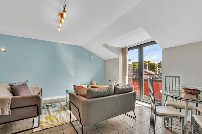 2 Bedroom Flat To Rent In Cross Granby Terrace, Leeds, LS6