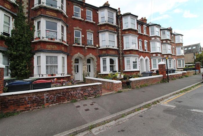 3 Bedroom Flat To Rent In Victoria Park, Herne Bay, CT6