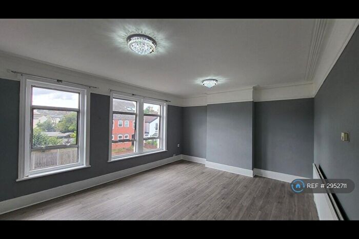 2 Bedroom Flat To Rent In Potters Road, Barnet, EN5