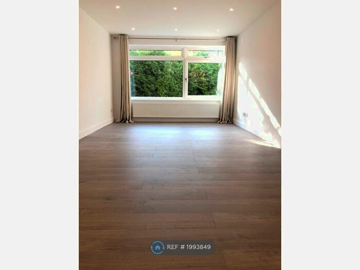 2 Bedroom Flat To Rent In Tower Hill, Dorking, RH4