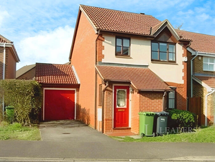 6 Bedroom Property To Rent In Moore Close, CB4