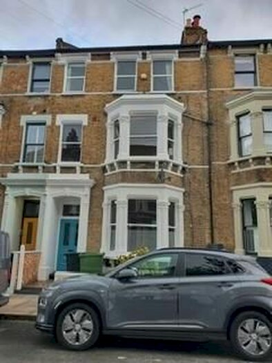 2 Bedroom Flat To Rent In Clitheroe Road, London, SW9