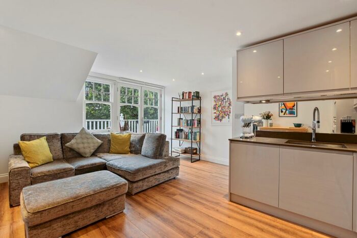 2 Bedroom Apartment To Rent In Queens Avenue, Muswell Hill, N10