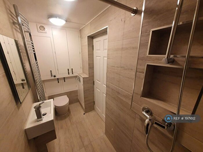 2 Bedroom Flat To Rent In Badshot Lea Road, Badshot Lea, Farnham, GU9