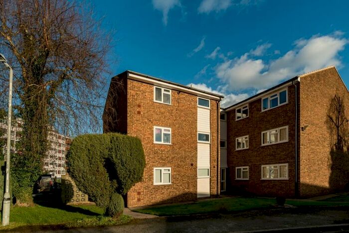 2 Bedroom Flat To Rent In Winston House, High Wycombe, HP11
