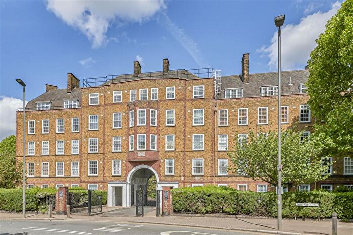 1 Bedroom Flat For Sale In Vicarage Crescent, SW11