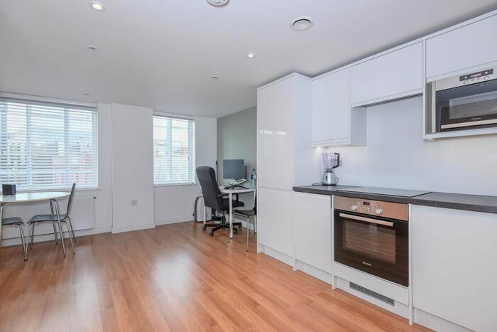 Studio To Rent In Paradise Road, Surrey, TW9