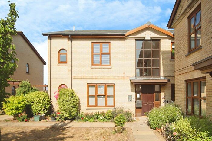 2 Bedroom Flat For Sale In Parsonage Court, Bishops Hull, Taunton, TA1