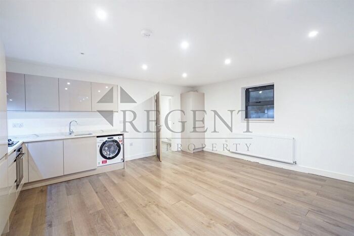 1 Bedroom Flat To Rent In The Gables, Tanyard Lane, DA5