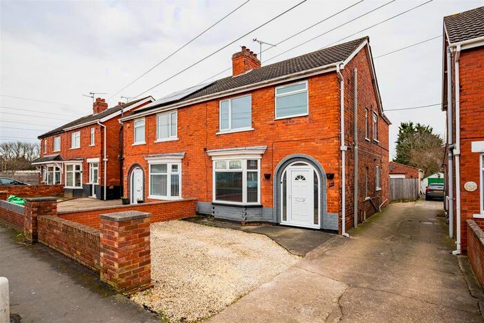 4 Bedroom Semi-Detached House For Sale In Buckingham Avenue, Scunthorpe, DN15