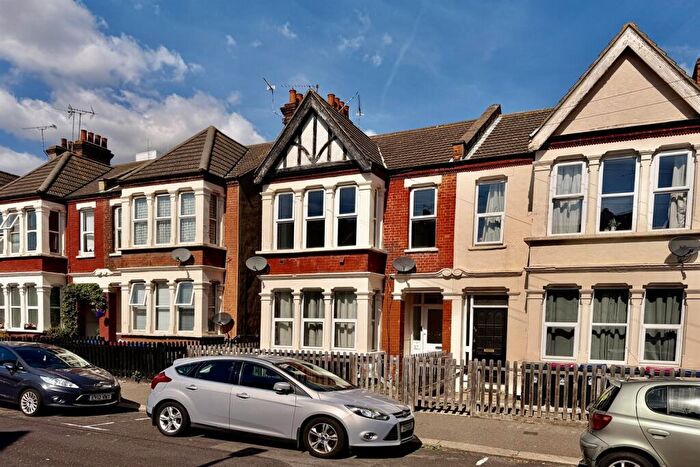 2 Bedroom Flat To Rent In Whitegate Road, Southend-on-Sea, SS1