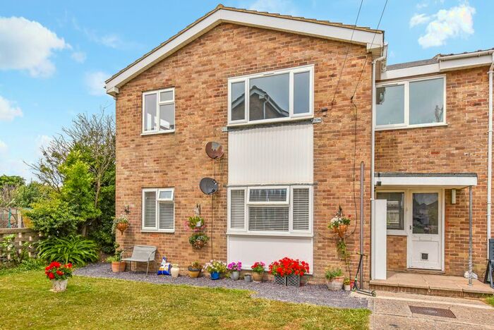 2 Bedroom Flat To Rent In Winsor Close, Hayling Island, PO11