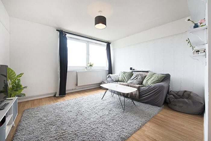 2 Bedroom Flat To Rent In Burbage Close, London, SE1