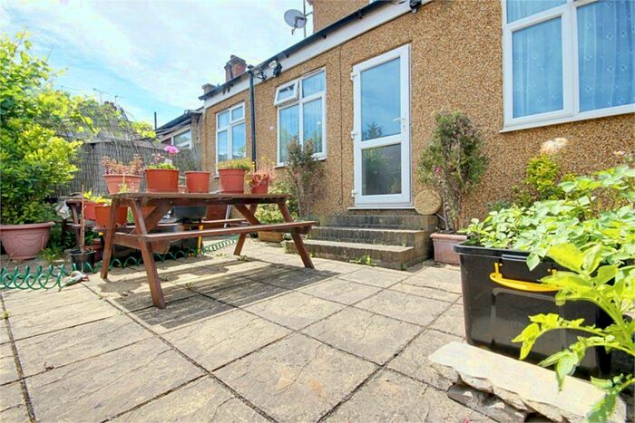 Flat To Rent In Hamilton Avenue, London, N9