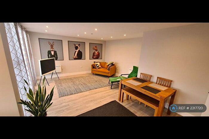 1 Bedroom Flat To Rent In Bishop's Hall, Kingston Upon Thames, KT1