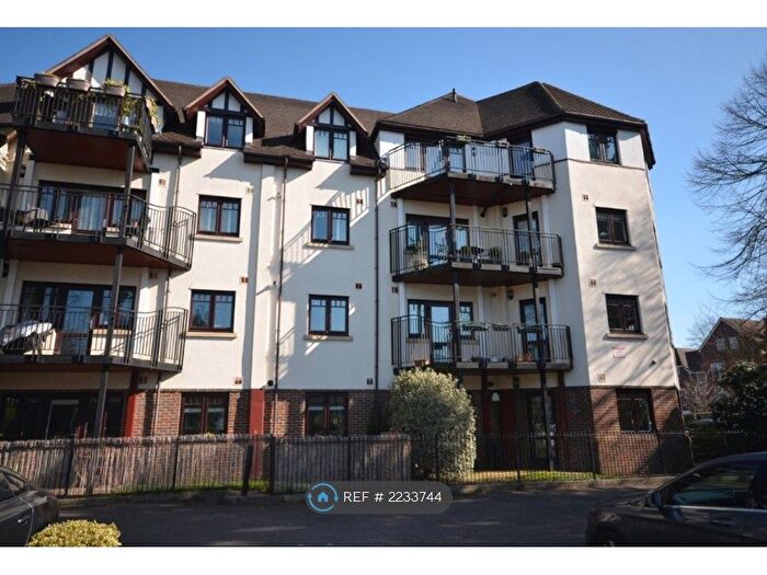 2 Bedroom Flat To Rent In Copers Cope Road, Beckenham, BR3