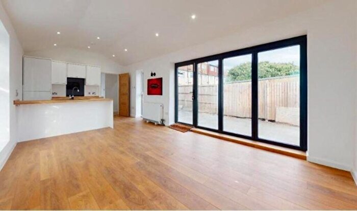 1 Bedroom Detached House To Rent In Abbotts Road, Mitcham, CR4